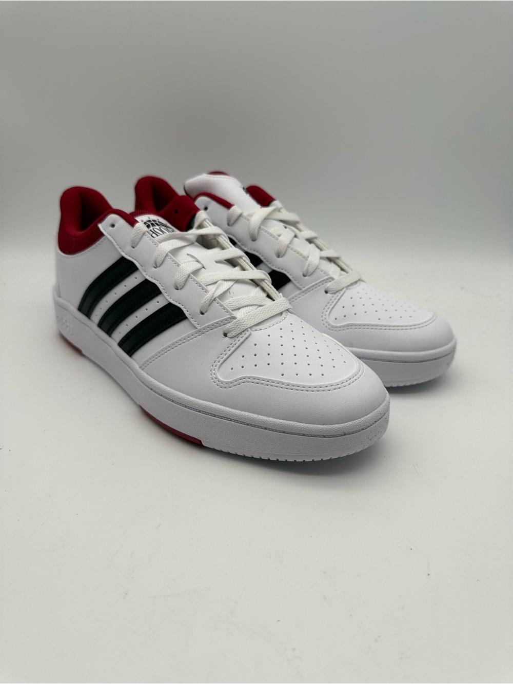 BRAND NEW Adidas Hoops Classic Men's Basketball sneakers White Red Black Size 11